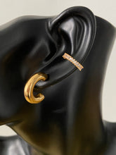 Load image into Gallery viewer, Ear Cuff With Cubic Zirconia