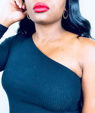 Load image into Gallery viewer, Tali Oval Earrings Hoops