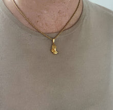 Load image into Gallery viewer, Praying Hands Protection Necklace
