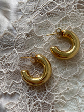 Load image into Gallery viewer, gold earring hoops
